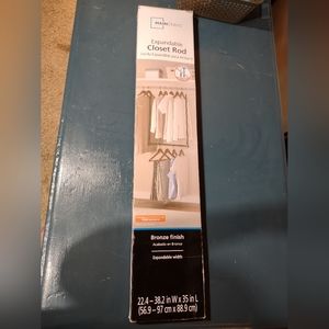 Expandable closet rod